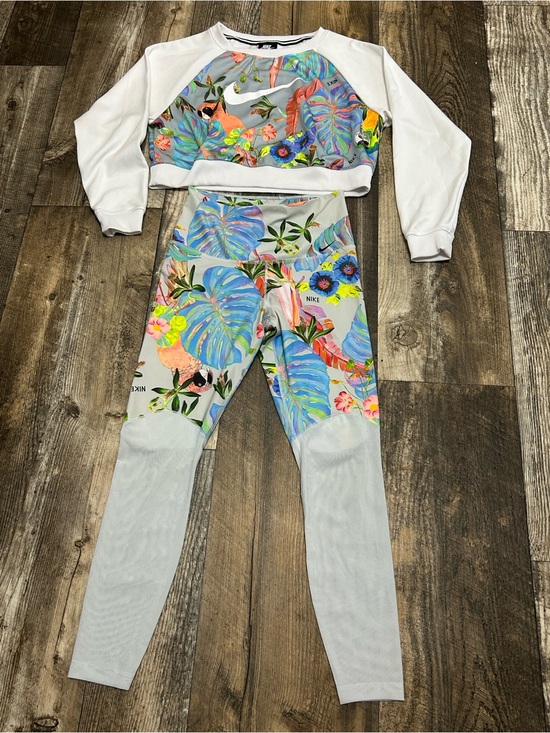 Nike Pants - Nike White Tropical Floral Cropped Sweatshirt & Leggings Set Size M